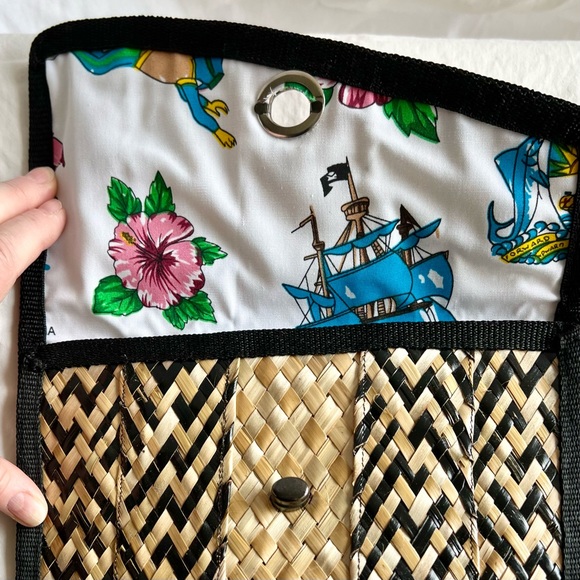 Ruth Smith / Handwoven Straw Clutch / Staniel Cay, Bahamas - Picture 4 of 8